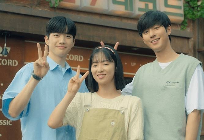 A Time Called You dorama reencarnacao Ahn Hyo-seop e Jeon Yeo-been viagem no tempo 1998 Netflix fita K7